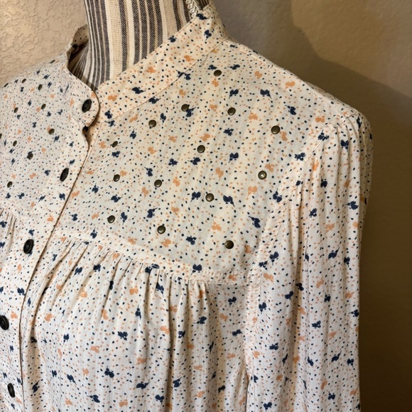 NWOT Blouse Medium Edge by Jen Rade Cream Button-Up Gold & Navy Ditzy pattern - Picture 8 of 16